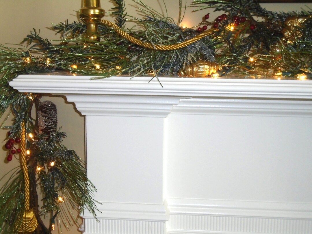 CHRISTMAS GARLAND WITH LARGE PINECONES