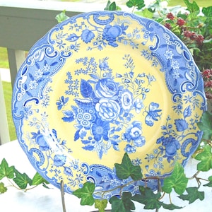 Prato de jardim Spode Blue Room, &quot;Blue Rose&quot;, 26 cm, amarelo e azul. Fabricado na Inglaterra, em porcelana inglesa, decoração de casa de campo francesa. Raro.