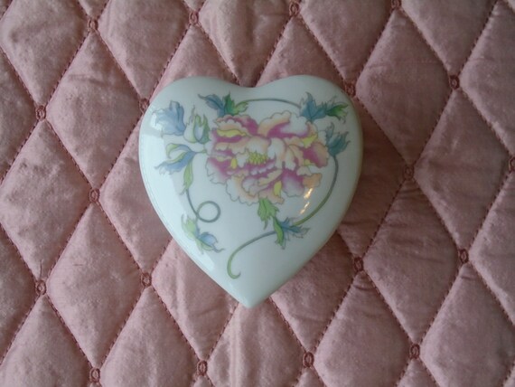 Pink flower and pearl like decorated Jewelry Box Dish