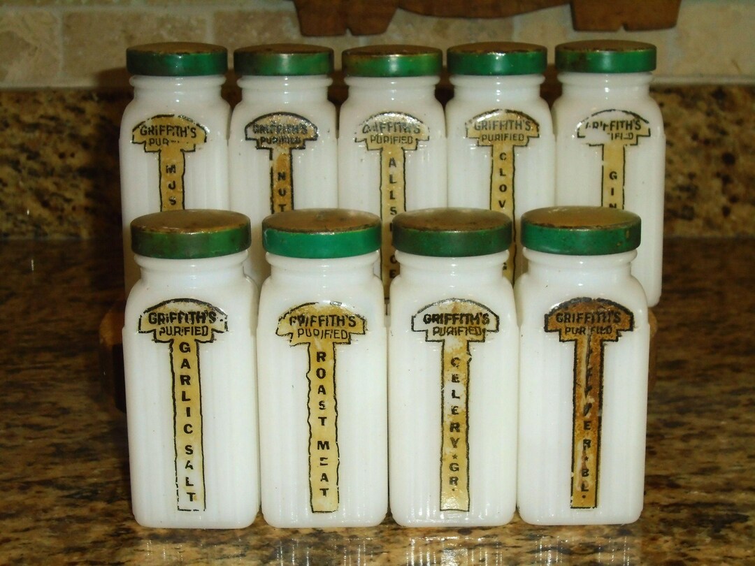 スパイスジャー、蓋付きミルクガラスジャー9個とシェーカースクリーン5