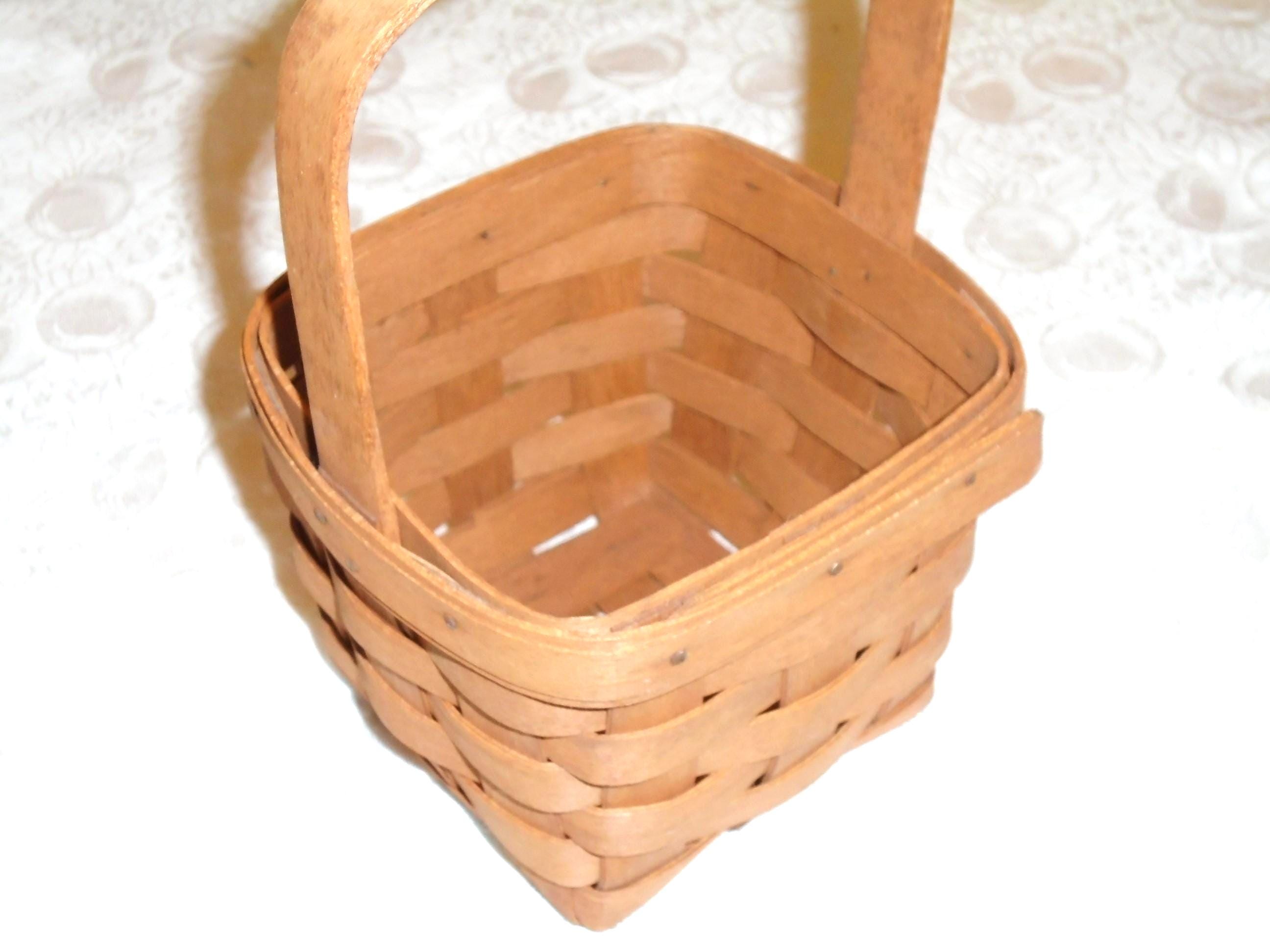 スクエア型ロンガバーガー・スモールバスケット。サイズ：高さ9インチ