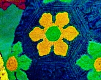 Modello per cuscino quadrato all'uncinetto con fiori, stile vintage, da scaricare digitalmente.