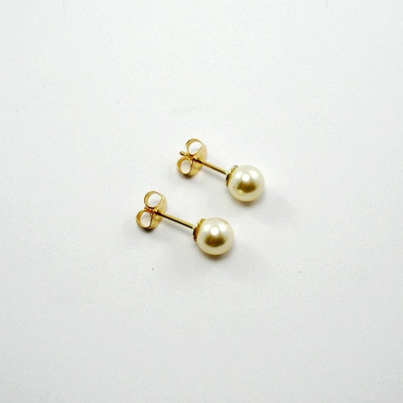 small pearl stud earrings