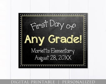 Letrero personalizado de pizarra para el primer día de clases, amarillo, para cualquier grado (imprimible digitalmente)