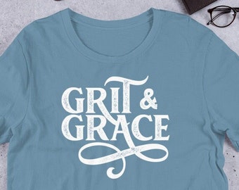 Grit & Grace Camiseta cristiana para mujer / Fuente de estilo occidental / Camiseta de manga corta para mujer