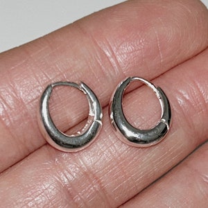 Silver Huggie hoop, teardrop huggie hoop earring, silver minimalist hoop, Sterling silver statement earrings, silver hoop, gift for her