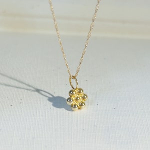 Golden Daisy gold necklace, 14k solid gold chain, flower necklace, gold daisy pendant, 14k gold charm necklace, gift for her