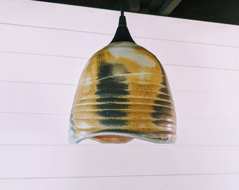 Hecho a mano rústico moderno iluminación industrial colgante- madera variable única leña leña sombra de cobre Patina