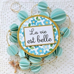 Guirlande de boules en papier bleu  avec perles de rocailles dorées et carte assortie
