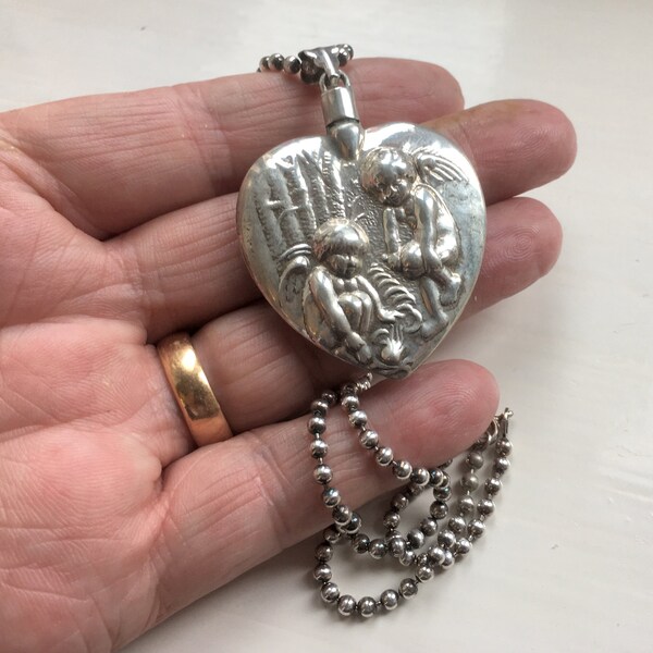 Vintage British Hallmark Sterling Silver 925 Ball Bead Chain & Beautiful Large High Relief Cherub Angels Heart Pendant Necklace 18"