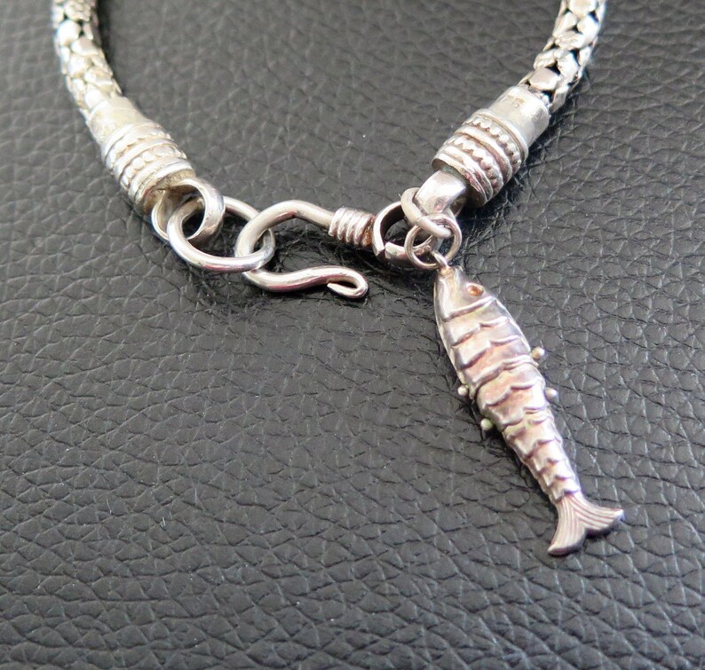 Vintage Popcorn Bracelet with Articulated Fish Charm Chunky 15.3g Sterling Silver 925 Hook & Loop Clasp 7.5 Inches image 4