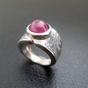 Ruby Ring Vintage 11.2g Ornate Solid Sterling Silver British Hallmark Bezel Set Round Natural Pink Ruby Gemstone Ring Size UK N.5 - US 7