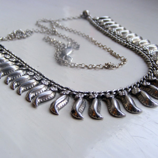 Superbe collier long vintage lourd de 21 g en argent sterling 925 avec plumes pendantes de style lustre 25,5 po.