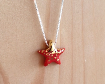 Red star necklace