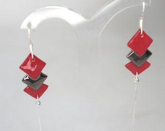 Boucles d'oreilles en porcelaine rouge peintes au platine