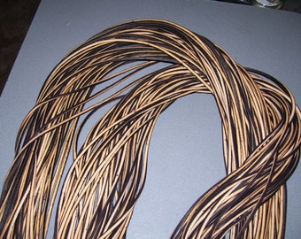 Un par de cordones para botas o zapatos de cuero crudo de dos tonos marrón de 24" - Steamboat Leather & Supplies