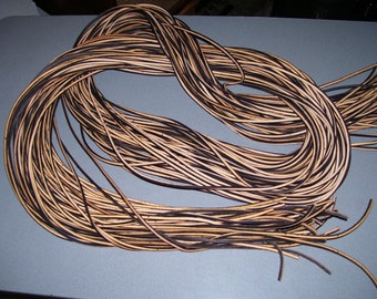 Un par de cordones para botas o zapatos de cuero crudo de dos tonos marrón de 30" - Steamboat Leather & Supplies