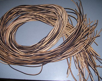 Un par de cordones para botas o zapatos de cuero crudo de dos tonos marrón de 28" - Steamboat Leather & Supplies