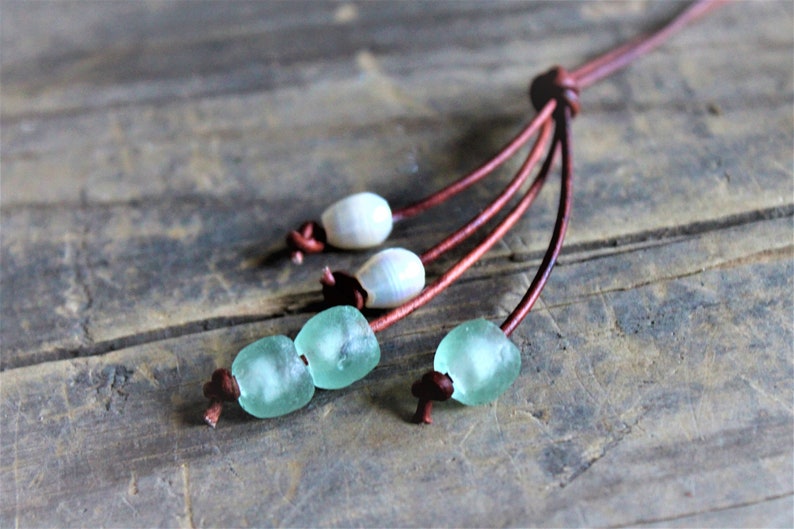Collier de perles et de verre de mer bleu, collier en cuir réglable en verre de plage, cadeau pour elle image 5