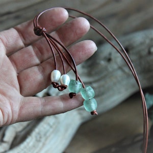 Collier de perles et de verre de mer bleu, collier en cuir réglable en verre de plage, cadeau pour elle image 7
