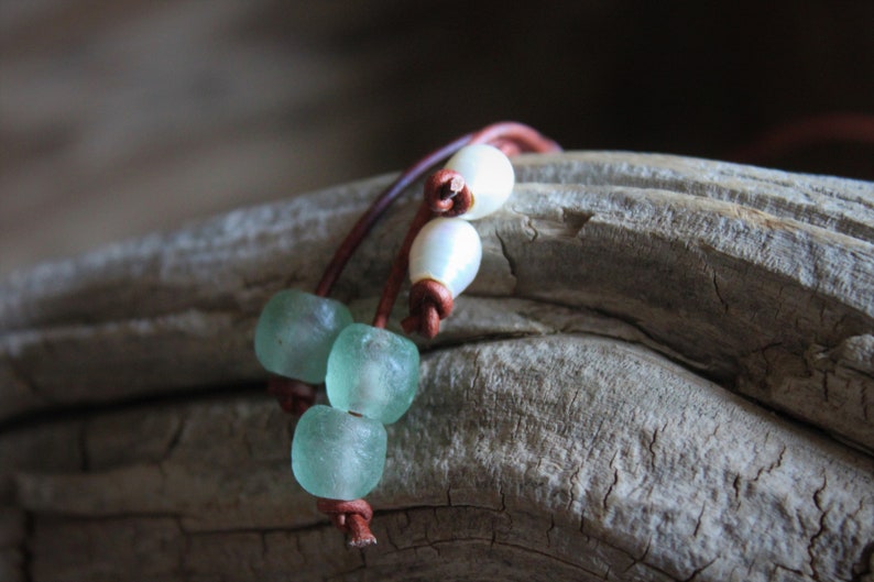 Collier de perles et de verre de mer bleu, collier en cuir réglable en verre de plage, cadeau pour elle image 8