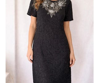 Vestido vintage Royal Feelings de seda negra con cuentas y adornos florales, manga corta, talla M