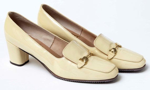 1960s Patent Ivory Mod shoes. NOS. Leather uppers.