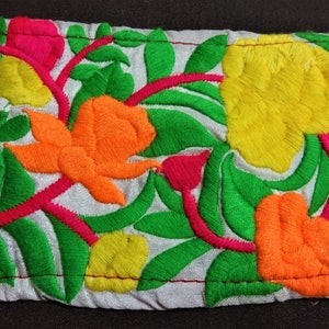 Dentelle indienne, large garniture, bordure de Sari, dentelle de tissu brodé, dentelle décorative, ruban indien, embellissement de scrapbook - 1 cour