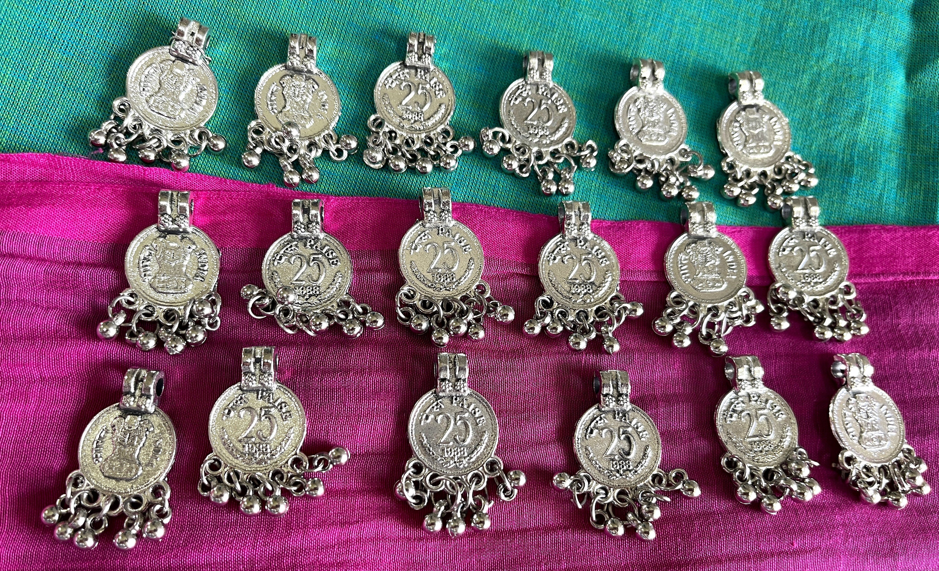 ＼半額SALE／ 25 Paise Metal Coin Charms, Jewelry Supplies, Indian Coins アクセサリー