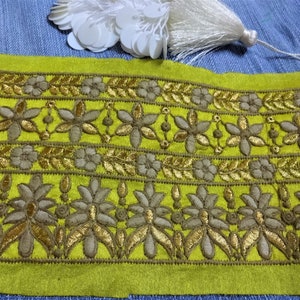 Indien brodé dentelle, jaune décoratif garniture, ruban de métier, sari frontière, garniture de couture de mariage, large tissu dentelle, gros passementerie-1 yard