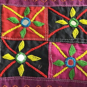 Applique indienne, Brodée Multicolore Rectangulaire Ethnique Coudre sur Patch avec Miroirs, Kutch Applique, Fourniture de couture - 1 pc