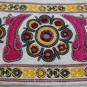 Encaje bordado indio, ribete Kutch, encaje de tela con espejos, borde Sari, decoración gitana BOHO - 2 metros De smásco de trabajo Trim