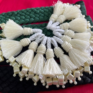 Borlas de seda, tapices decorativos de seda, miniborlas indias con cuentas de marfil, sari latkans, bisutería DIY, borlas para blusas y dupattas (6 unidades)