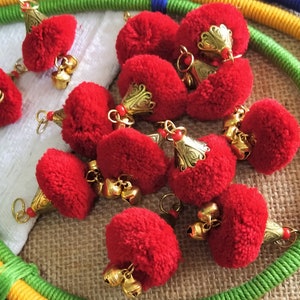 Boules Pom Poms faites à la main avec crochet en fil de fer, Pom Poms en laine avec Cap n Bells, Boules de fil, Artisanat et Décoration de Noël Fourniture - 20 pcs Rouge