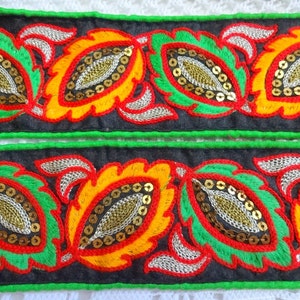 Indian Trim, Ruban d'artisanat décoratif, Brodé Multicolore Paisley Trim, Sari Border, Embellishment, Mariage, Approvisionnement de couture - 1 mètre