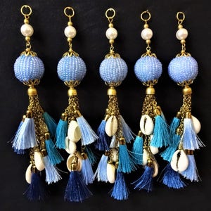 Indian Cowrie Tassels, Silk Tassels, Chain Tassels, Purse & Handbag Decoration, Tassel with Silk Tassels - Set of 5 Blue