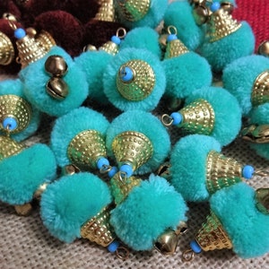 Boules de pompons faites à la main avec crochet métallique, pompons en laine avec bonnet n cloches, boules de laine, fournitures d'artisanat et de décoration de Noël - 20 pièces bleu sarcelle