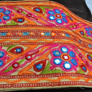 Indiaas kant, geborduurde 7" brede rand, sari-rand, decoratieve stoffen kant, Indiaas ambachtelijk lint, groothandel geborduurde rand - 1 meter