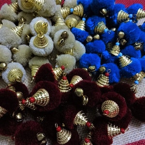 Fait à la main Pom Poms boules avec fil de crochet, pompons en laine avec capuchon n cloches, boules de fil, artisanat et décoration de Noël d’approvisionnement - 20 pcs Beige