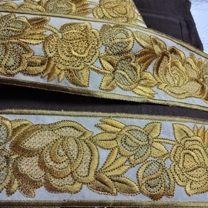 Indian geborduurd kant, bloemen brede trim, Sari grens, beige stof kant, decoratieve Crafting naaien kant, Indian Ribbon, DIY-1 werf