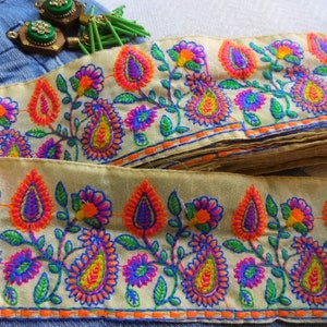 Indische Trim, bestickte Spitze, Floral Handwerk Band, Nähen Versorgung, Sari Grenze, Verschönerung, Beige ethnische Spitze - 1 Hof