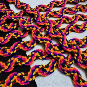 Dentelle indienne, laine Zig Zag Trim, Tresse Cordon Trim, Multicolor Trim, Indian Trim, Craft Ribbon, Boho Decoration - 9 mètres