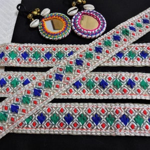 Indian trim, geborduurde bloemen kant, decoratieve naaien trim, Sari grens, witte stof kant, Bridal Zari kant, ambachtelijke lint-5 meter