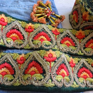Dentelle indienne brodée Artisanat Garniture Vert Ruban décoratif Floral Zari Sari Border Mariage Nuptiale Designer Couture Costume Lacets - 1 yard