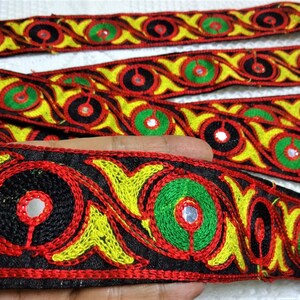 Indische bestickte Spitze, Dekorative Borte, Bastelband, Saree Bordüre, Verzierung, Dekoratives Band, bestickte Borte - 2 Meter