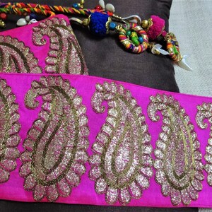 Indische bestickte Zari Spitze, breite rosa Paisley Zierborte, Bastelband, Dekorative Spitze, Sari Borte, indische Nähborte - 1 Meter