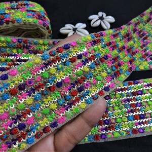 刺繍入りインドレース、繊細なスパンコールトリム、クラフトリボン、サリーボーダー、ボヘミアンファブリック装飾レース、裁縫用品、DIY - 1メートル
