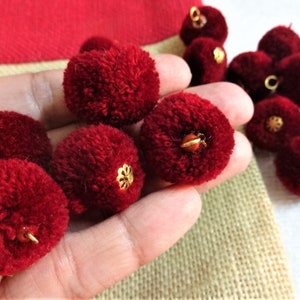 100 boules de pompons faites à la main avec crochet métallique, pompons en laine, boules de fil, fournitures d'artisanat et de décoration - Marron foncé avec crochet métallique n Cap