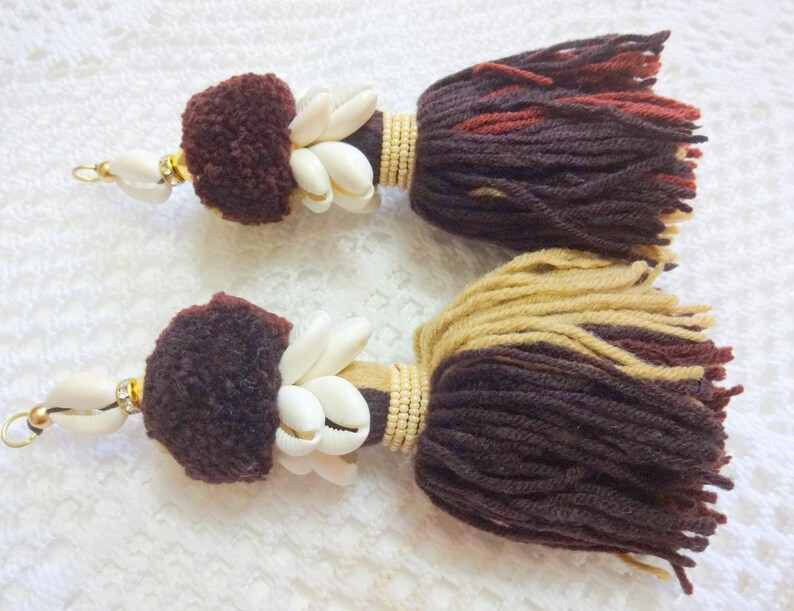 COWRIE SHELL TASSEL (LARGE SHELL)