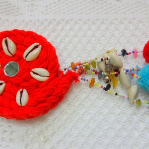 Pompon en miroir à la main, pompon en laine, pompon en cauris, bois flotté, indien pompon, gland décoratif, fournitures d’artisanat - rouge